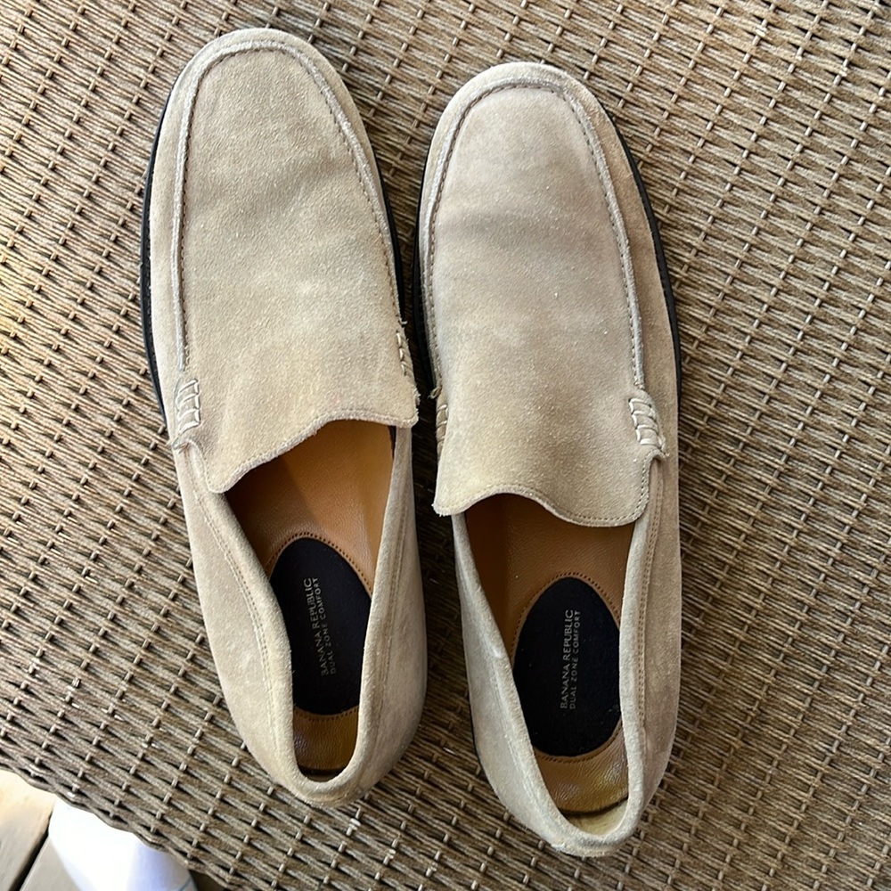 Banana Republic Dual Zone Comfort beige leather loafers size 10